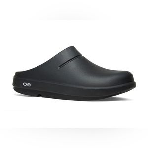 Oofos - women’s OOcloog - black clog - size 7